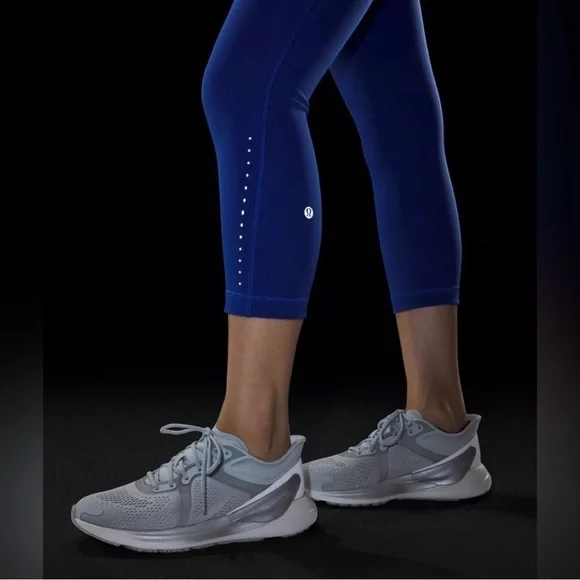 NWT Lululemon SWIFT SPEED HR Crop 21” Larkspur Blue size 4 - Picture 4 of 11